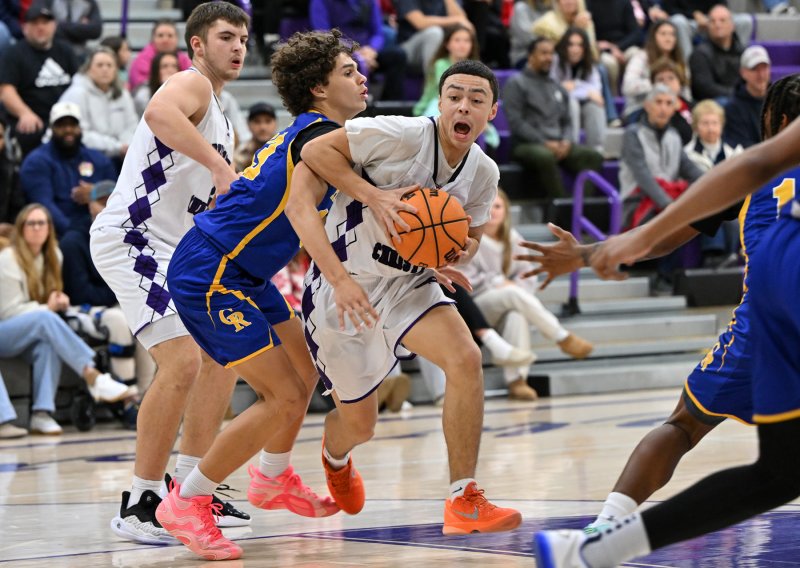 Royals freshman point guard Aarin Tucker goes strong to the paint in the loss to the Riders. DAN COOK PHOTOS
