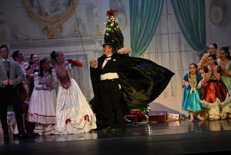 Herr Drosselmeyer was portrayed by Braeden Swain.