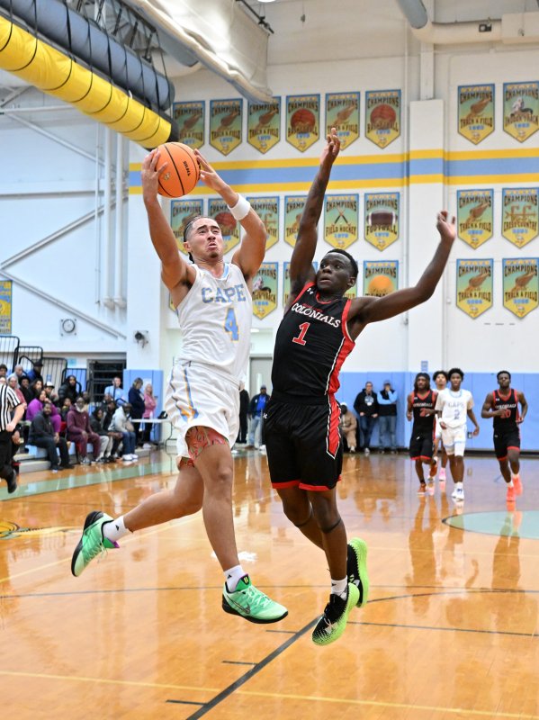Cape junior Jameson Tingle glides in for two under William Penn’s Kyndal Riley-Garlick.