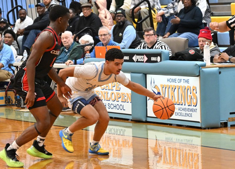 Senior Lamar McCoy controls the ball up the sideline for the Vikings.