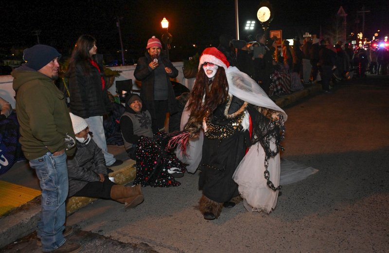 The Old Crow Manor witch was seen being nice to the paradegoers.