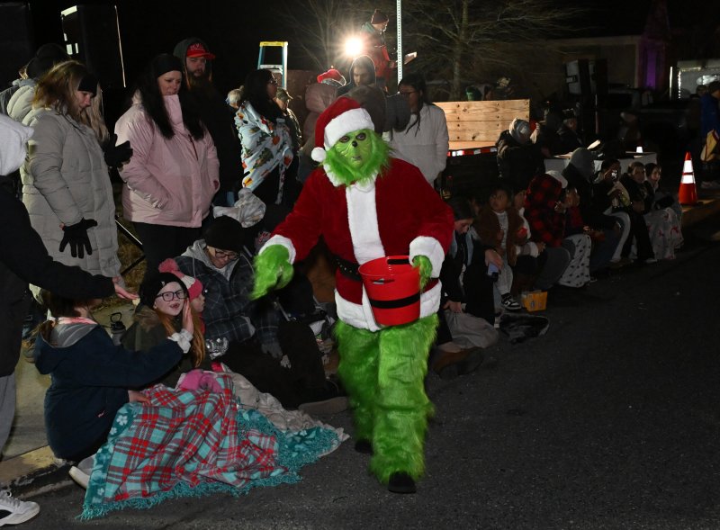 The Grinch is caught being nice to the paradegoers.