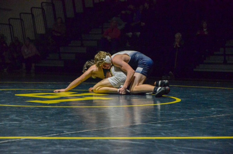 Seahawks junior Jeremy VanPelt is on top to start the period.