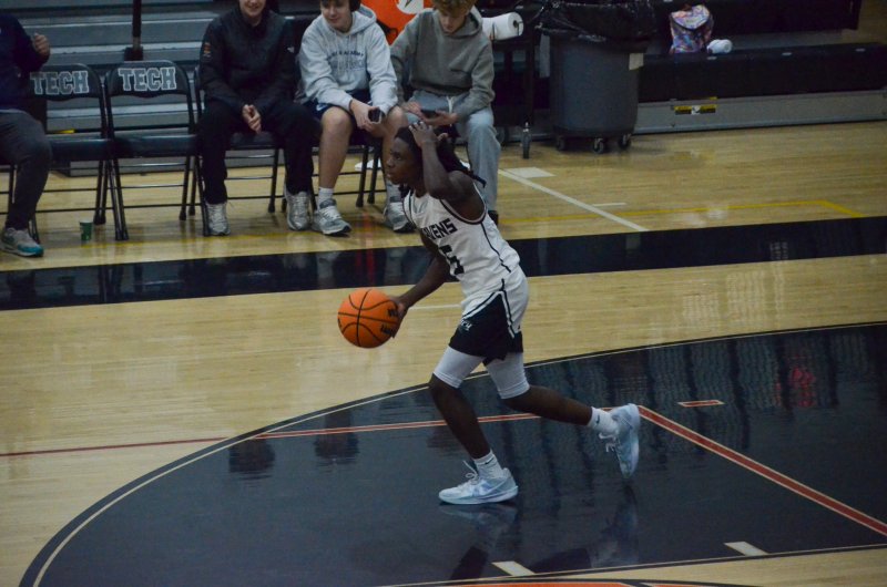 Ravens junior Kahmari Hopkins signals for the iso.