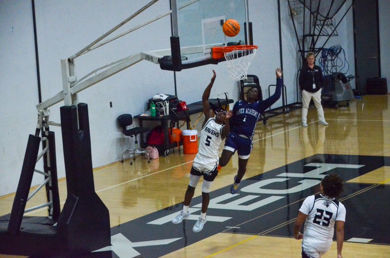 Seahawks sophomore Farmar Amisial gives good effort on this play, but Ravens junior Kahmari Hopkins is able to adjust for a successful layup.