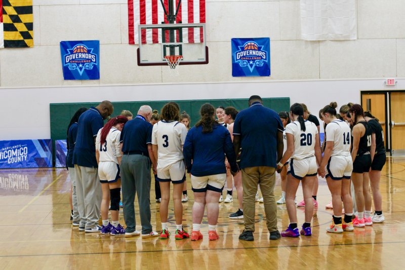 The game was played with high-intensity and tie-ups became a part of each possession, but the two teams prayed at the end and displayed good sportsmanship.