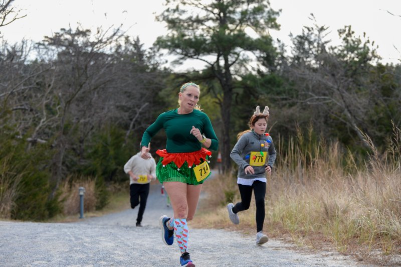 Jen Ward #714 will be running in New York half marathon then weekend of December 20th DAVE FREDERICK PHOTO