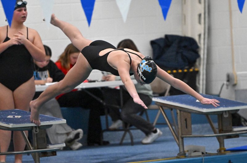 Senior Leah Sullivan leaves the blocks in the relay.
