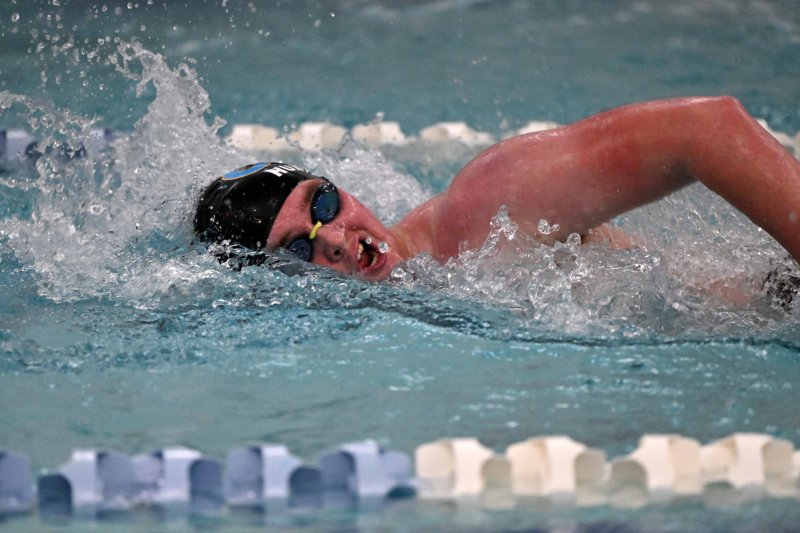 Junior Cole Huxtable wins the 500 free in 4:46.78.