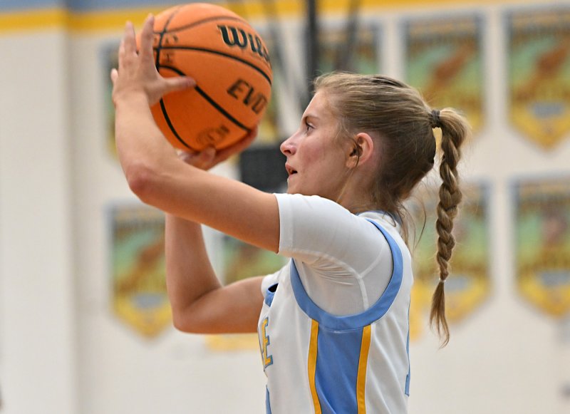 Junior Amara Fruchtman pops one from the side.