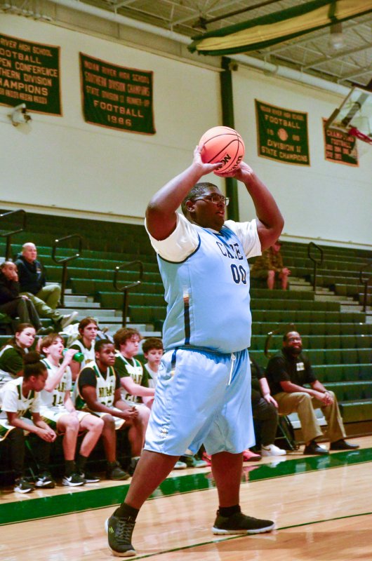 Vikings freshman Jaylin Tingle operates on the outside.