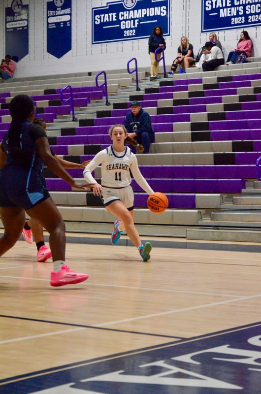 Seahawks sophomore Reilly Mobilia cuts inside.
