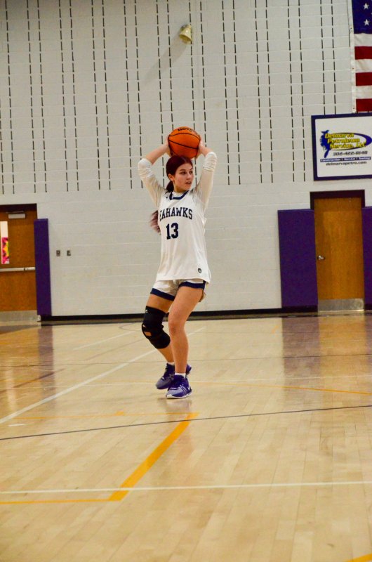 Seahawks junior Bella Zorn gets set for a pass.