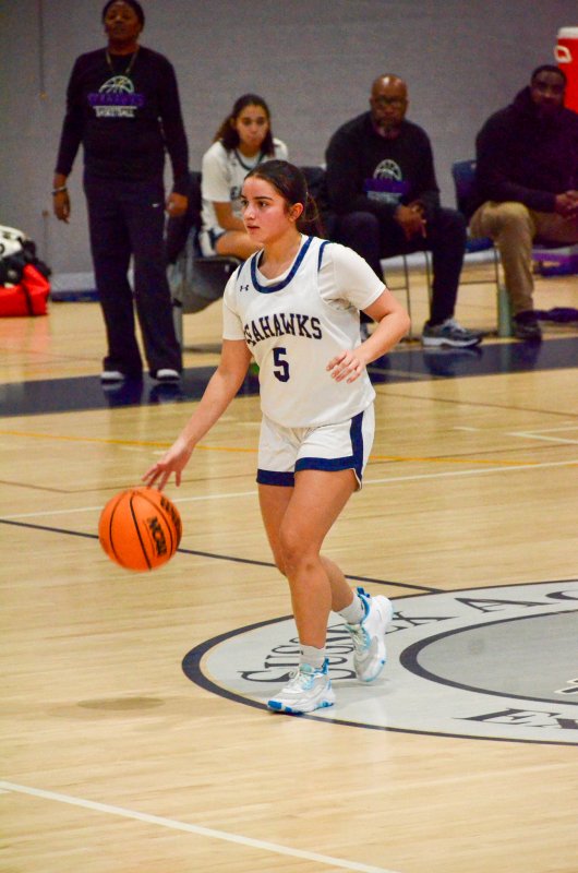 Seahawks freshman Patti Lara Nieto crosses mid-court.