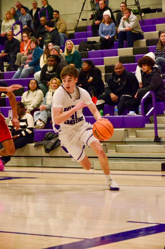 Royals sophomore Asher Woods drives the baseline.