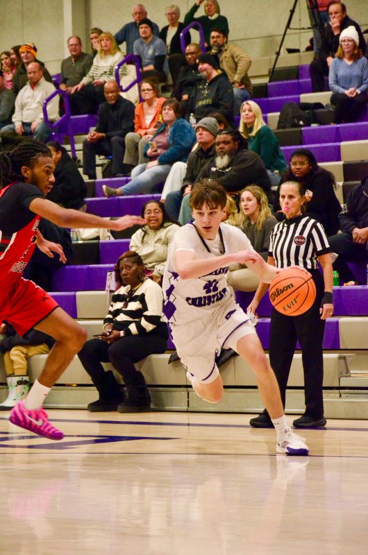 Royals sophomore Asher Woods gets past his defender.