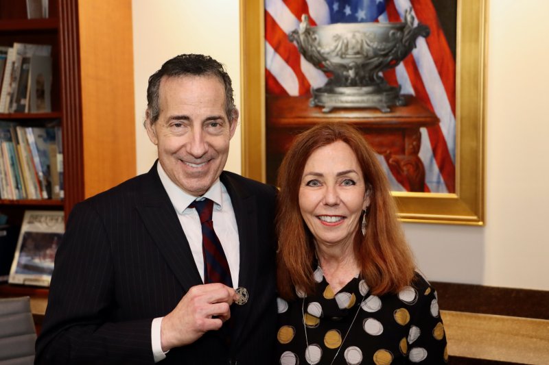 Lewes250 Committee Chair Mary Alice Kelly, a member of the Daughters of the American Revolution Col. David Hall Chapter, presents Rep. Jamie Raskin with a state regent’s First in Freedom pin.