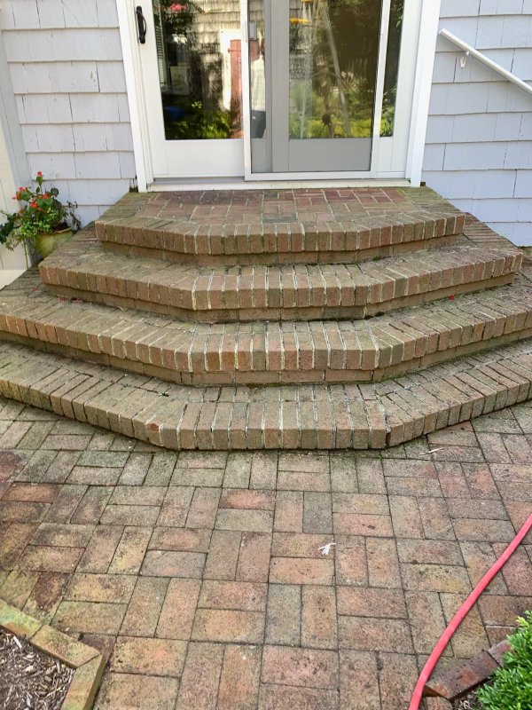A property before Richmill Power Washing’s service.
