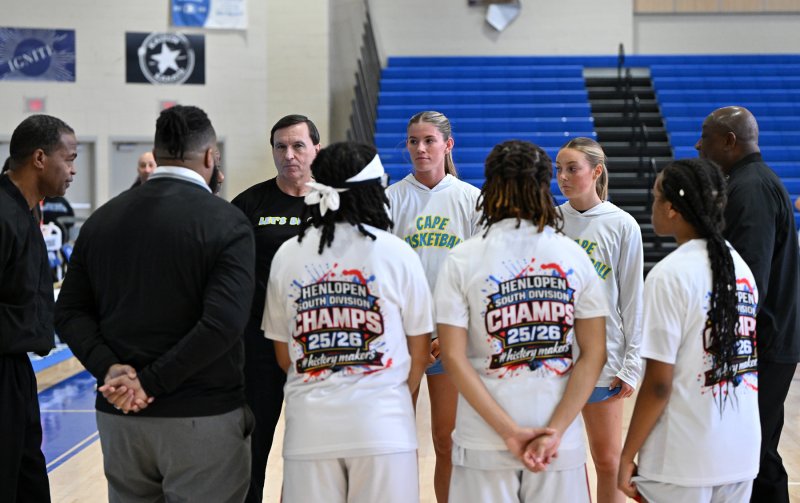 Cape coach Ron Dukes meets with the refs with Vikings’ captains Amalia Fruchtman and Maya Yngve.