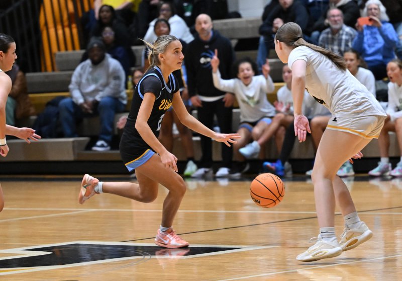 Cape sophomore Mikaela Gordon speeds by Padua’s Molly Mager.