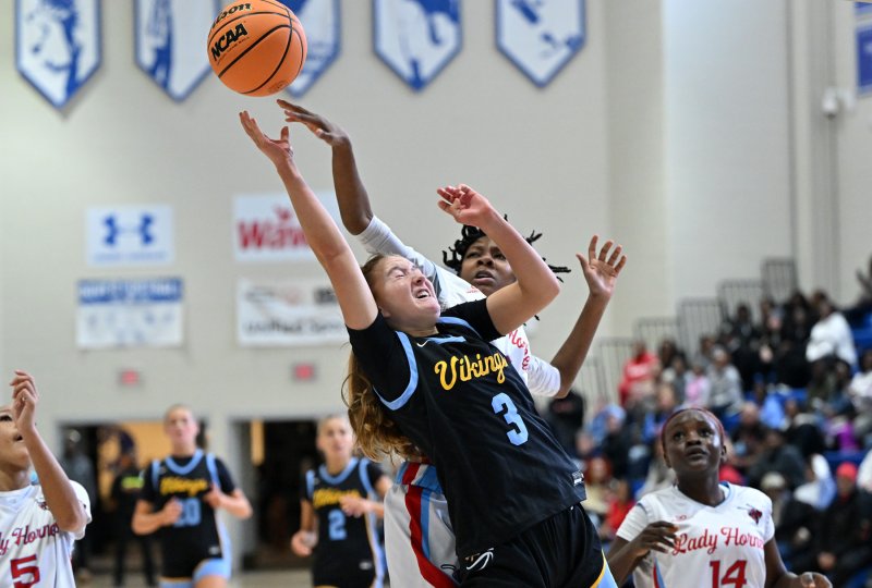 Mairead Rishko gets fouled in the paint by ECS’s Londyn Days.