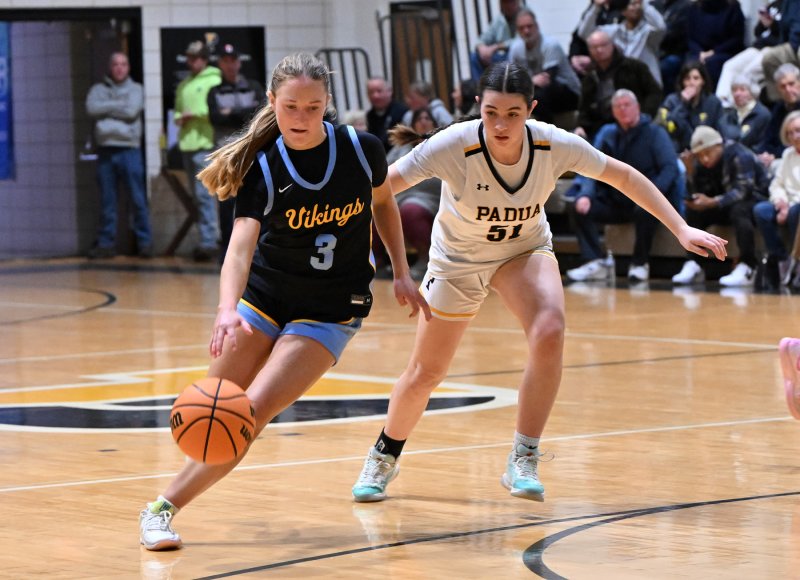 Cape junior Mairead Rishko drives past Padua’s Mallory Kehner.
