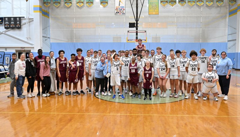 The Cape and Appo teams get together for a friendly end to the game.