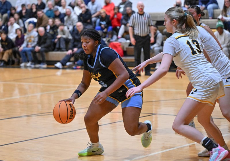 Jordynn Bowe drives through the paint.