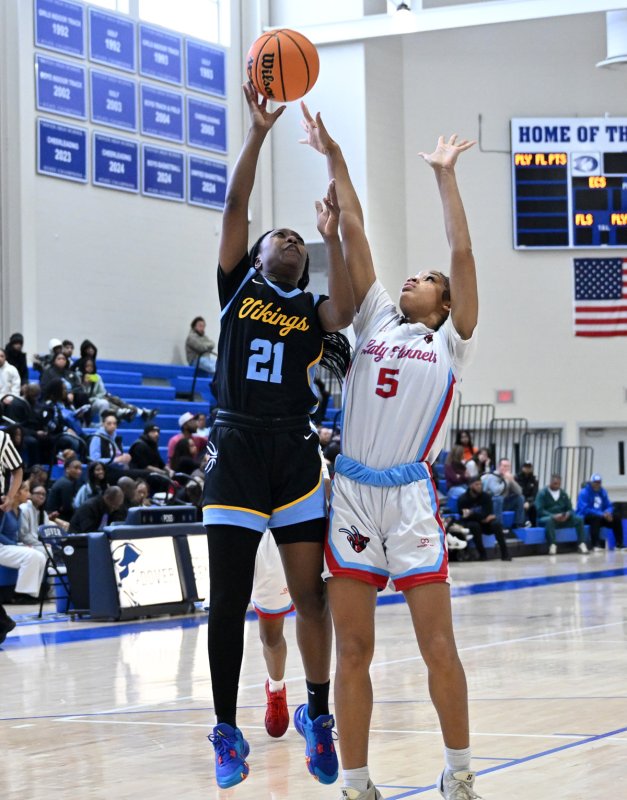 Cape’s Jurnee White goes up strong on Early College’s Jayla Dukes.