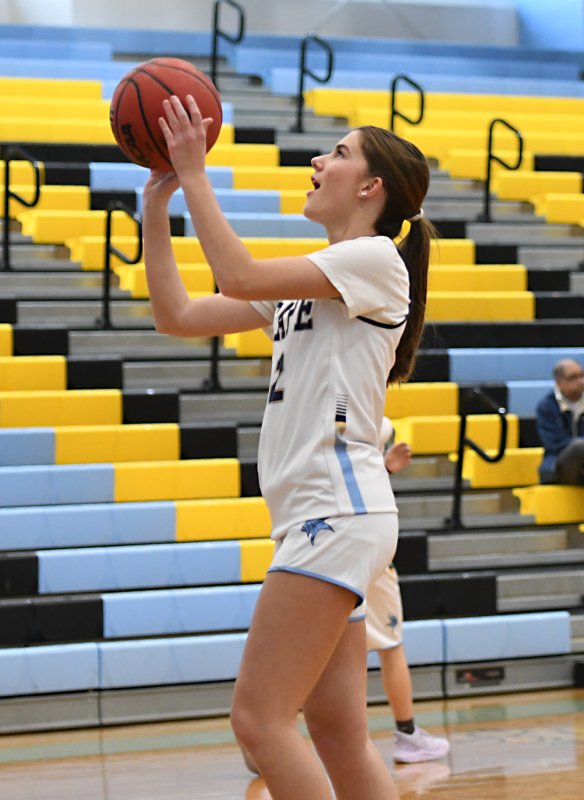 Cape junior unified partner Camilla Willis takes a shot.