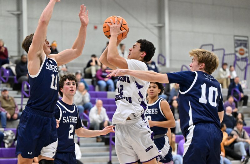 Royals freshman guard Aarian Tucker goes strong in the paint on the Sabres’ Porter Bishop.
