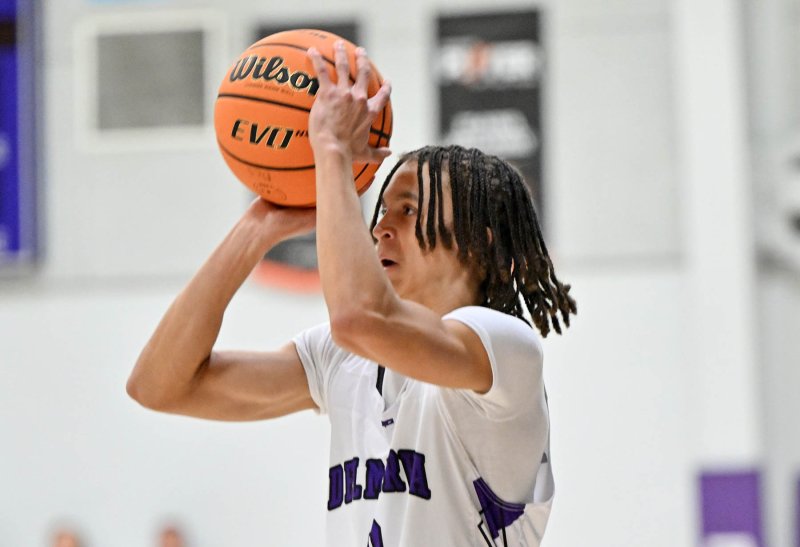 Royals senior Seth Mifflin lines up a three.