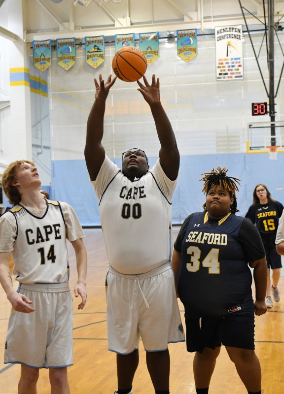 Freshman Jaylin Tingle handles business in the paint.
