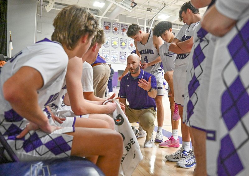 Royals coach Pat Woods sets his team’s last 22-second strategy during a fourth-quarter time-out. DAN COOK PHOTOS