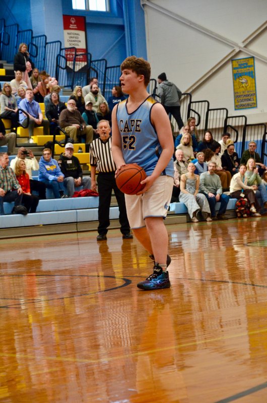 Vikings junior Bobby Harman-Strike thinks about a long two.