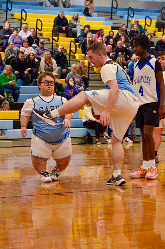 Vikings sophomore Zackary Valles shows off his handle.
