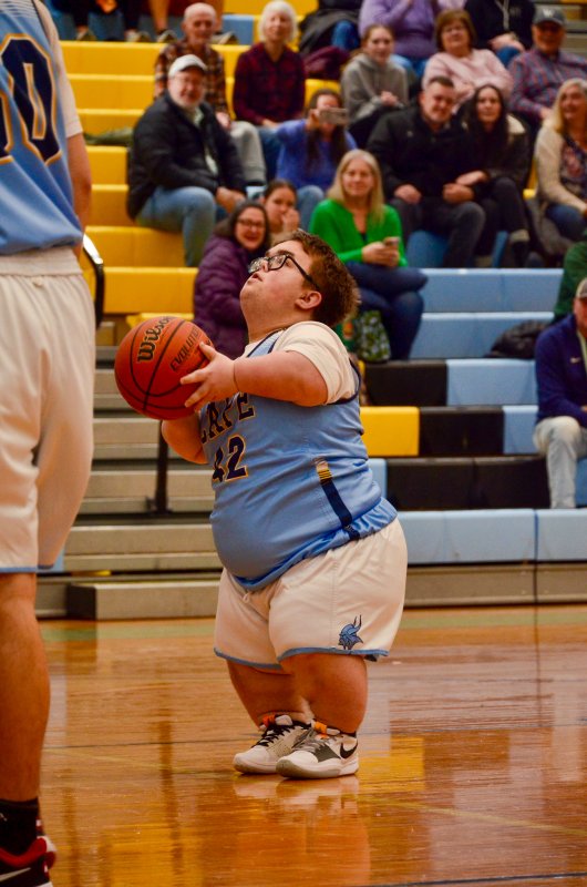 Cape sophomore Norm Rust puts up a shot.