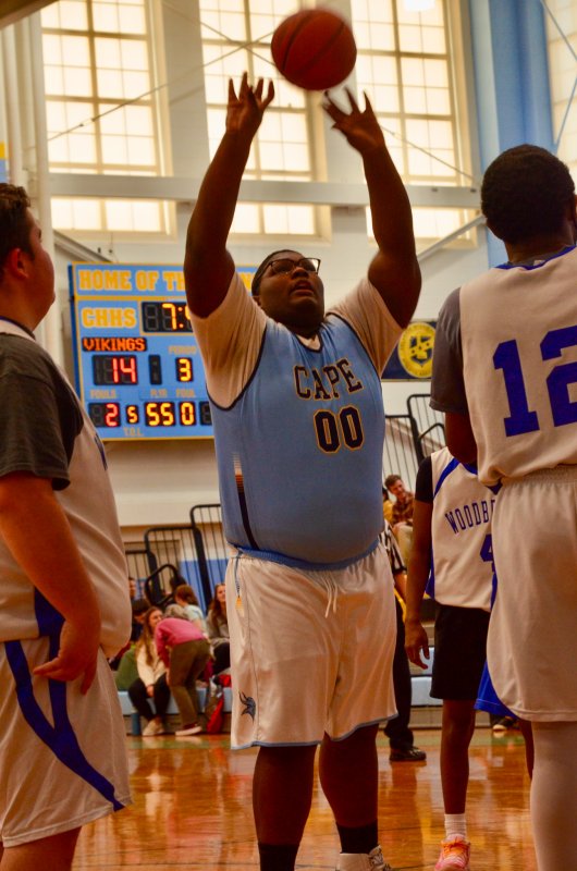 Vikings freshman Jaylin Tingle shoots his shot.