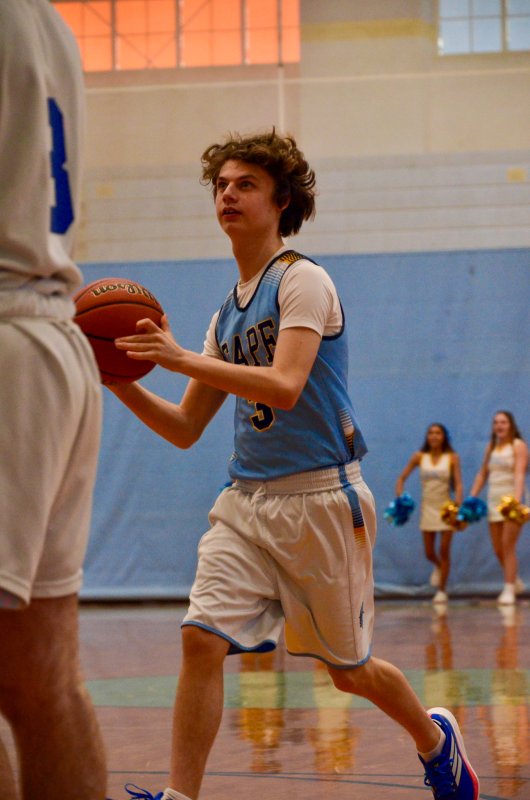 Cape sophomore Xavier Zimmer lines up his target.