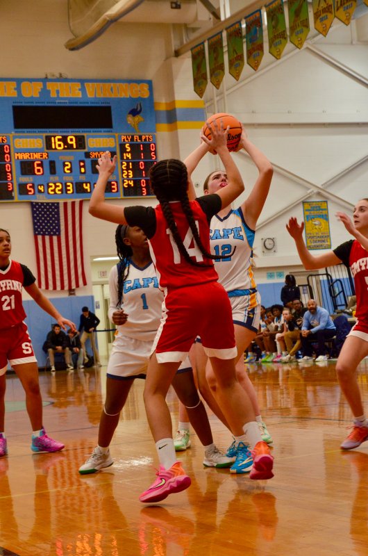 Mariner eighth-grader McKenzie Russell gets one off in close.