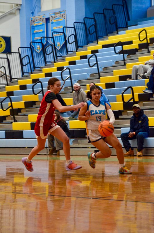 Mariner eighth-grader Ondra Massey-Schiazza beats her mark.