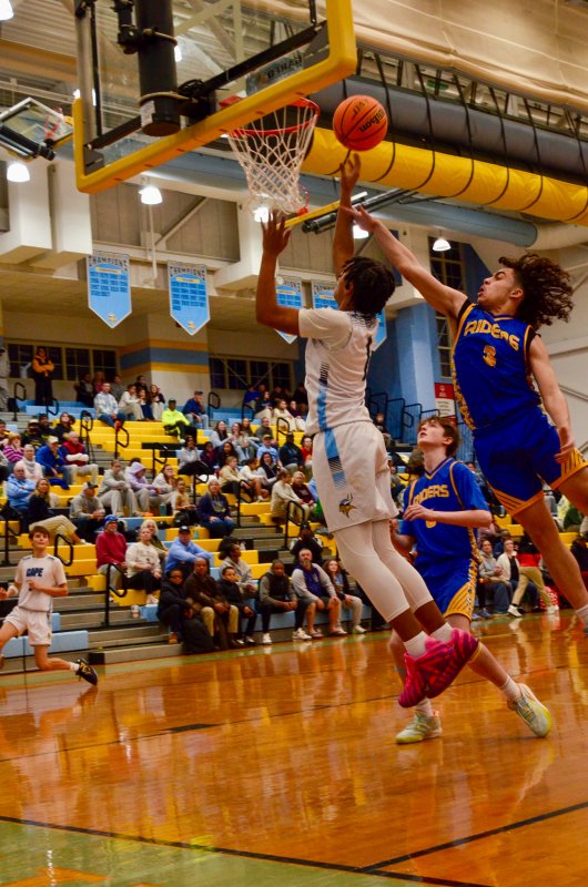 Fred Thomas eighth-grader Arristyn Richards avoids a block.