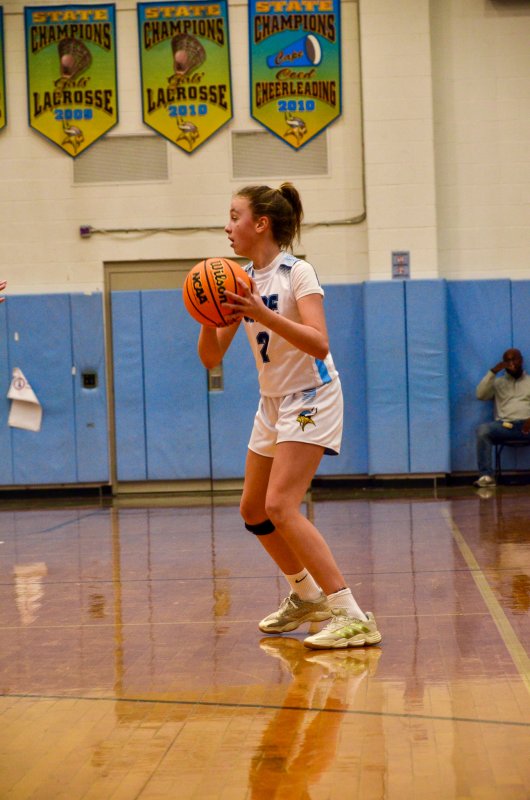 Fred Thomas sixth-grader Ellis Hays looks for a teammate.