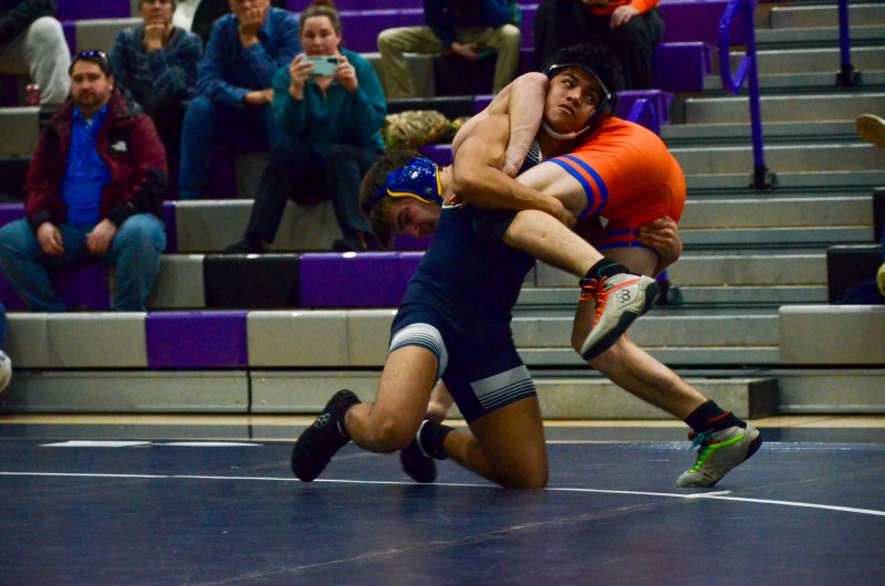 Seahawks junior Clerverson Ortiz-Dionicio executes a double-leg takedown.