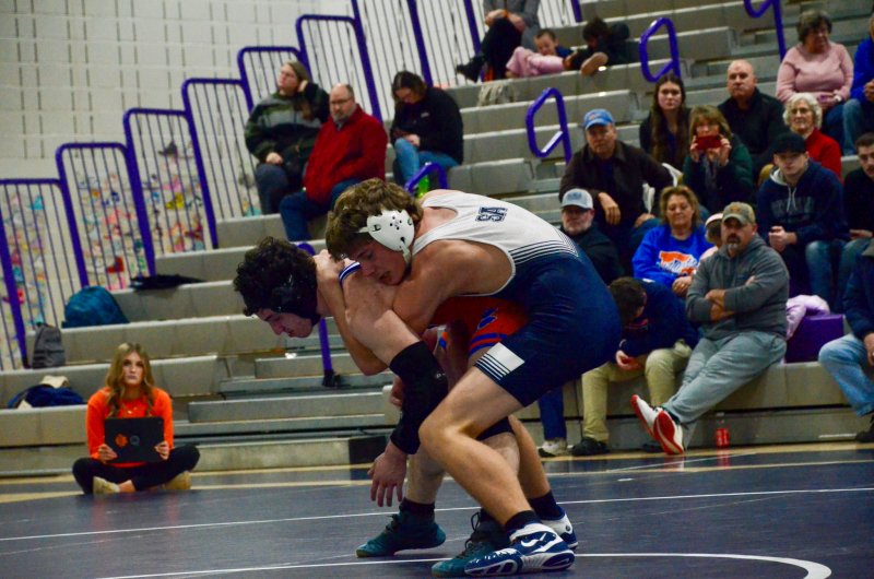 Seahawks junior Jeremy VanPelt tries to take control.