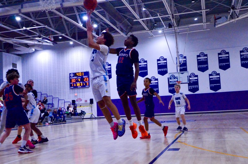 Vikings eighth-grader Cam Bell avoids the defender.