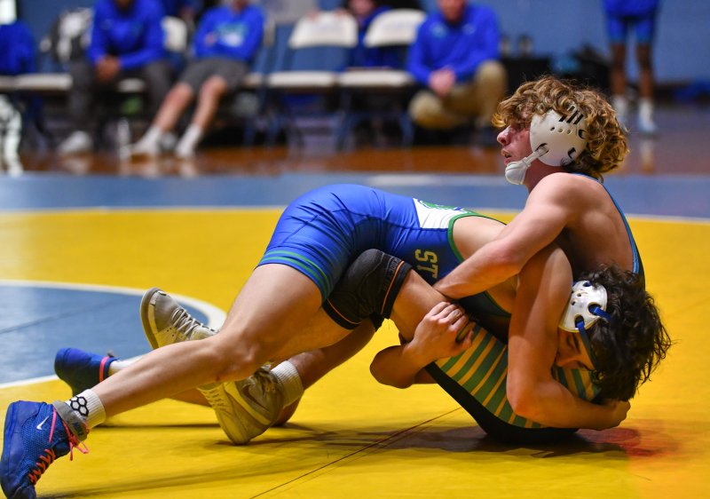 Billy Pernot takes a shot on Cale Baker at 120.