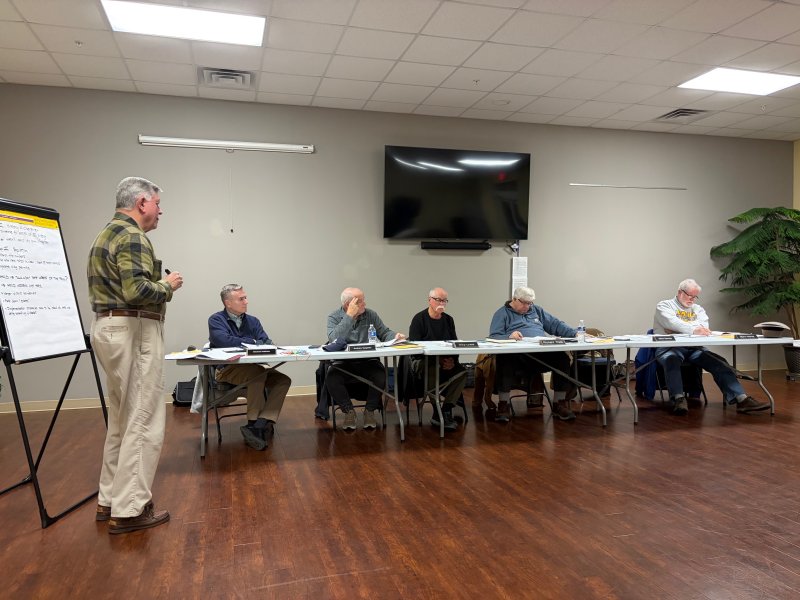 Milton Planning and Zoning Commission began laying out strategy for revising the town’s comprehensive development plan. Taking part in the discussion are commission members (l-r) Jeff Seemans, Michael O’Brien, Andy Gogates, George Cardwell, Richard Trask and Maurice McGrath. RYAN MAVITY PHOTO