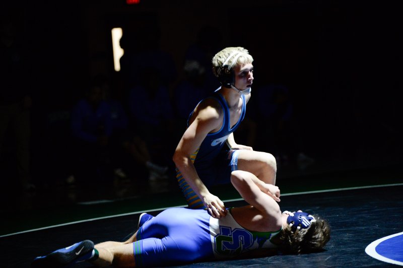 Carson Tuer pins Jaden Gunter.