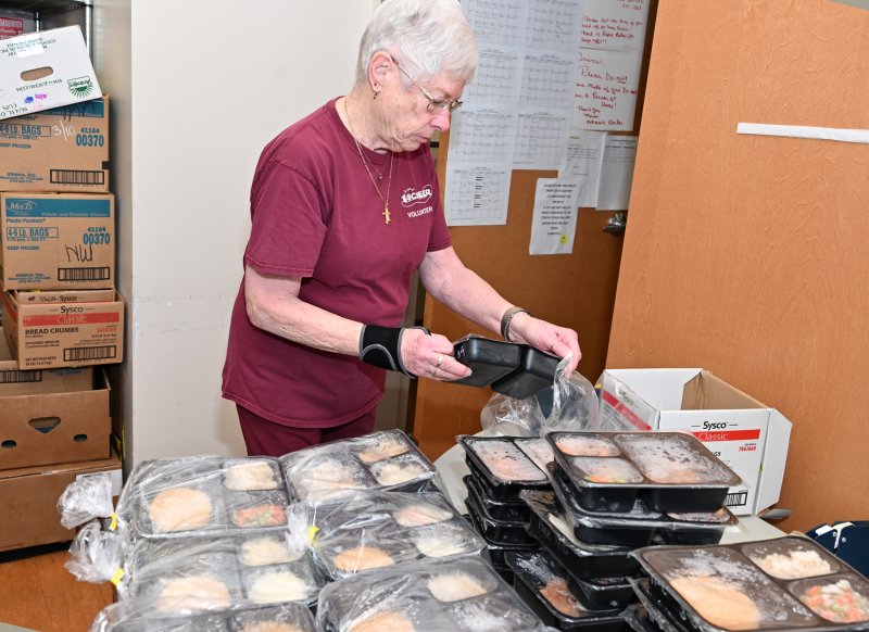 Ginny Bolin prepares the food for the delivery.